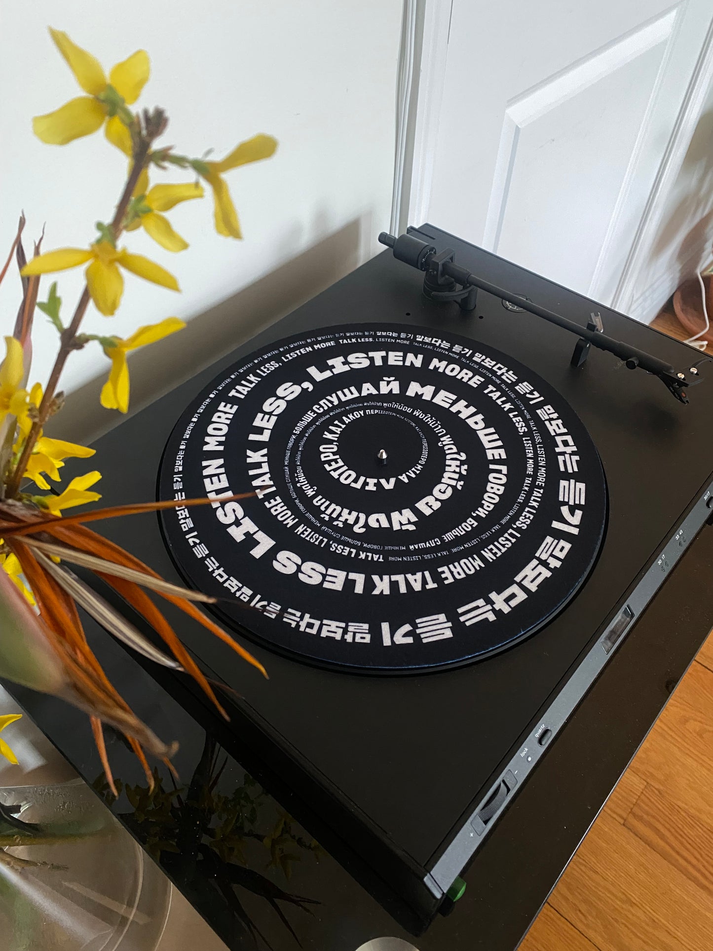 Sharp Grotesk Vinyl Slipmat